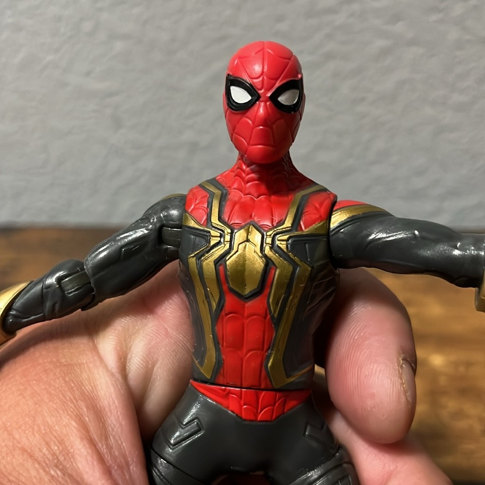 Spider-Man Action Figure with Red and Gold Suit - Picture 2 of 8